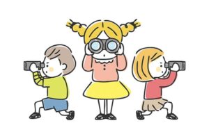 双眼鏡で遊ぶ子ども
